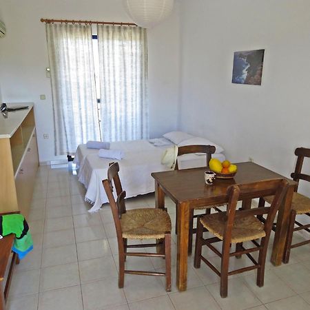 Debby Apartments เอียลิซอส ภายนอก รูปภาพ