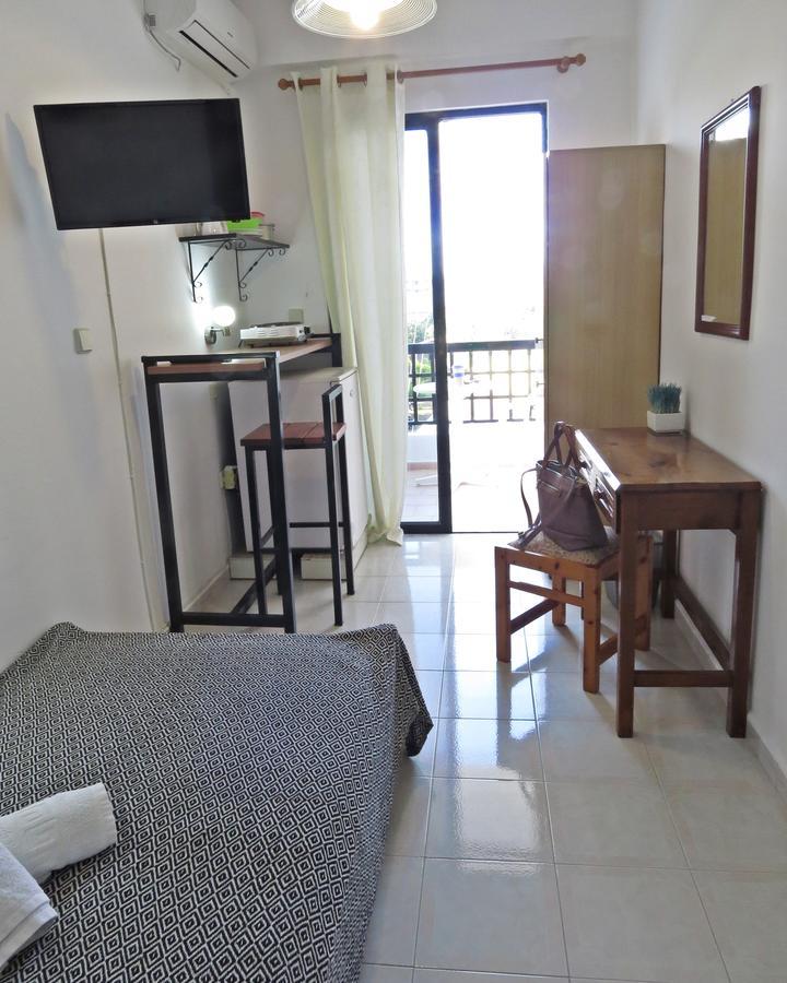 Debby Apartments เอียลิซอส ห้อง รูปภาพ