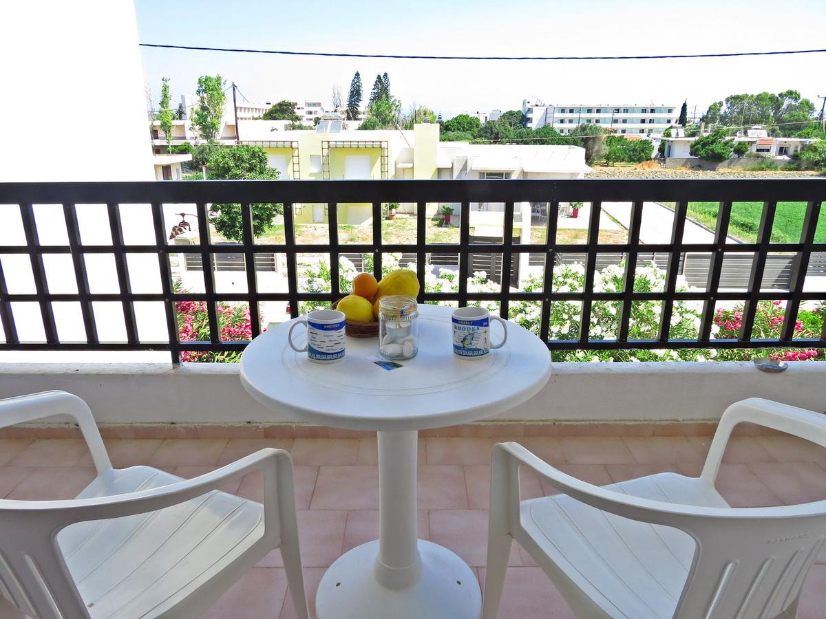 Debby Apartments เอียลิซอส ภายนอก รูปภาพ