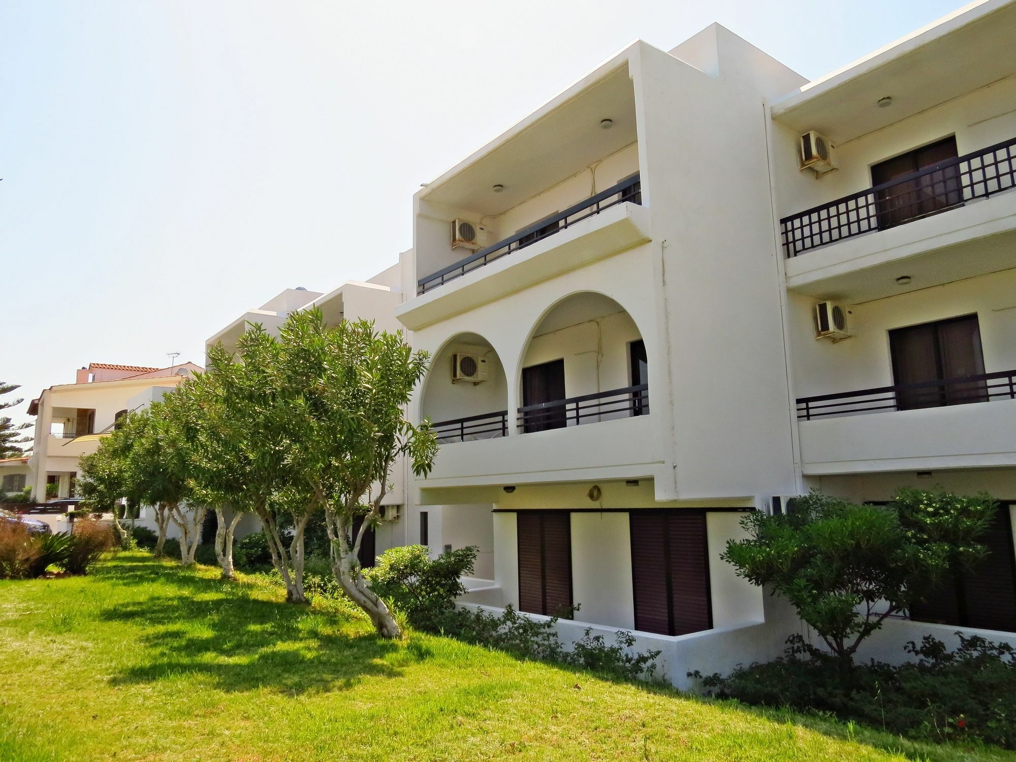 Debby Apartments เอียลิซอส ภายนอก รูปภาพ